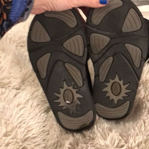 Black UGG boots - Picture 4 of 16